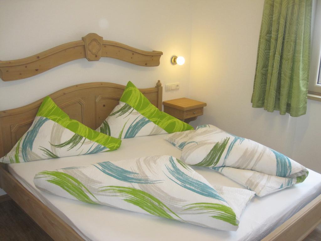 Ferienwohnung Haus Schennach Mayrhofen Zimmer foto