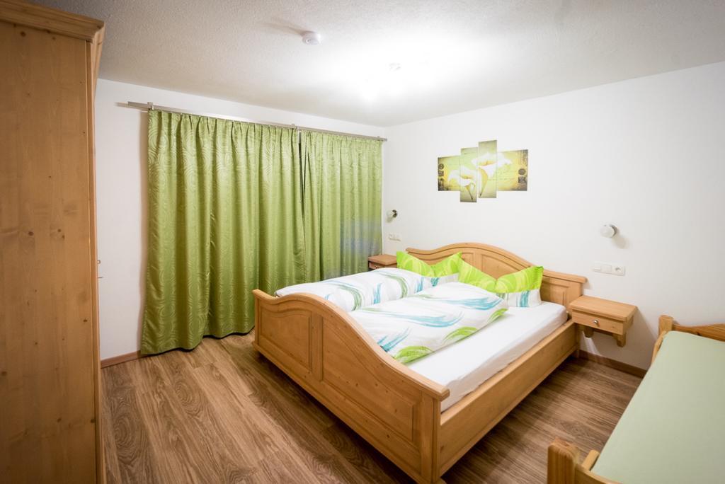 Ferienwohnung Haus Schennach Mayrhofen Zimmer foto